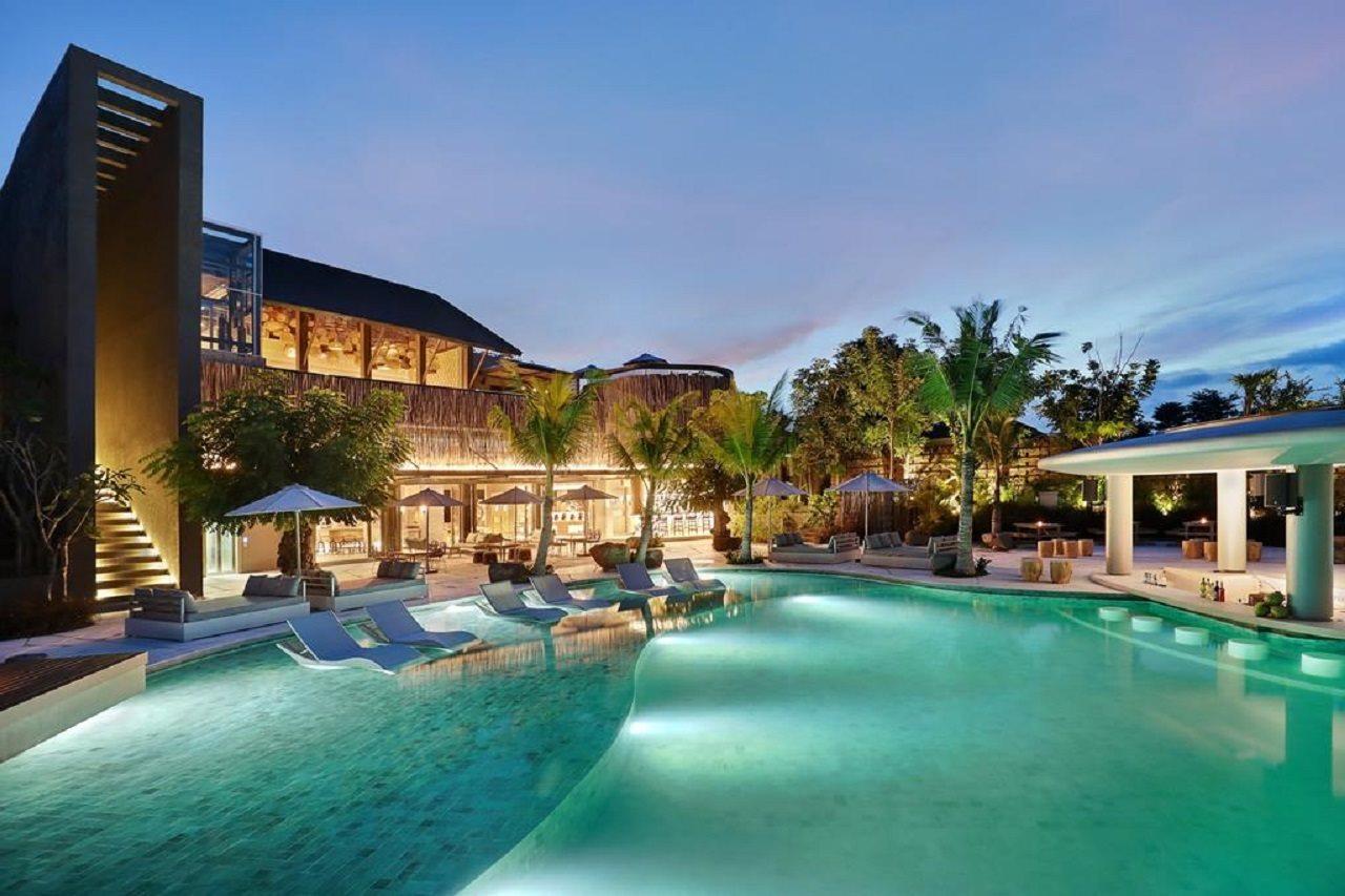 Hotel Cross Bali Breakers Jimbaran Esterno foto
